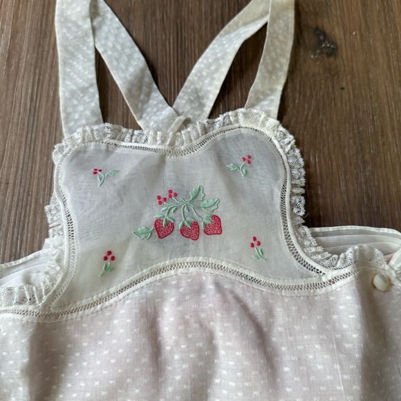 Feltman Bros Vintage Baby Girl Overall Romper with Embroidery - Picture 3 of 9